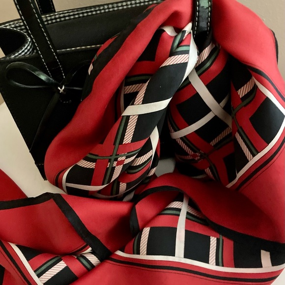 Vintage check silk scarf. - Picture 4 of 9